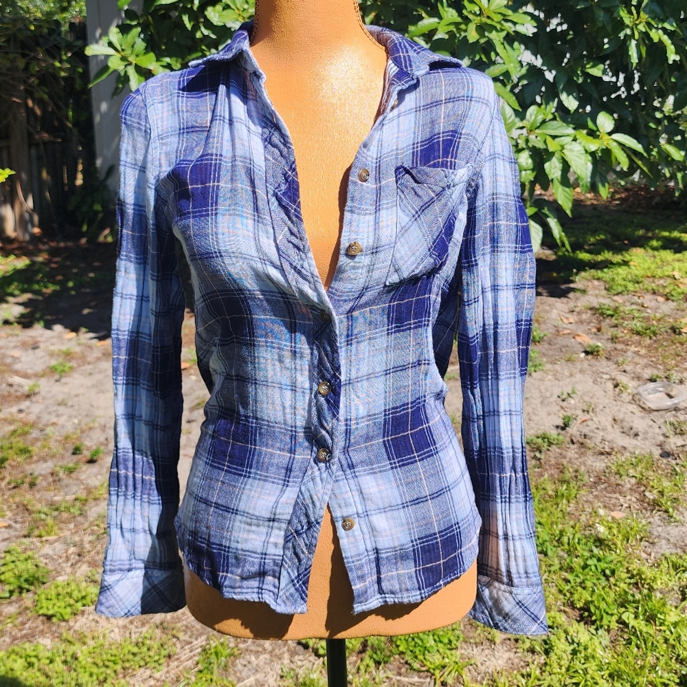 Unbranded Blue and white plaid button up shirt Size S